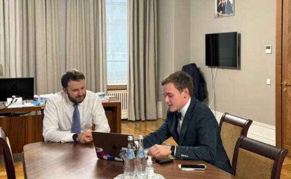 Студент ГУАП представил свой проект помощнику Президента Максиму Орешкину