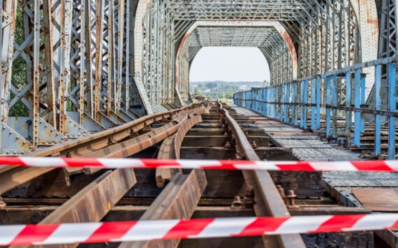 Власти Санкт-Петербурга не нашли денег на ремонт «моста глупости»