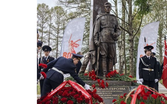 Вагоностроители в Тихвине торжественно открыли памятник Воина-освободителя