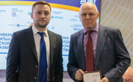 Генеральный директор ООО «ОК» награжден званием «Почетный машиностроитель»