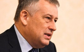 Александр Дрозденко провёл совещание в пиццерии Шлиссельбурга