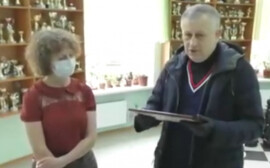 Лужская школа получила сертификат на приобретение техники для дистанционного обучения