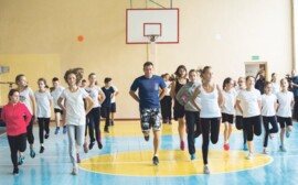 Министерский стандарт физкультуры вводит в 1-х классах строевую подготовку
