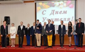 Александр Дрозденко поздравил учителей Ленобласти с праздником