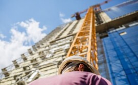 На проблемные объекты Ленобласти инвесторов заманят льготами
