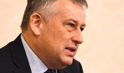 Александр Дрозденко провёл совещание в пиццерии Шлиссельбурга