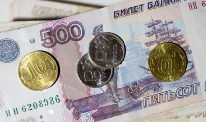 Экономист Делягин: Слабый рубль приведет к увеличению цен и уровня бедности