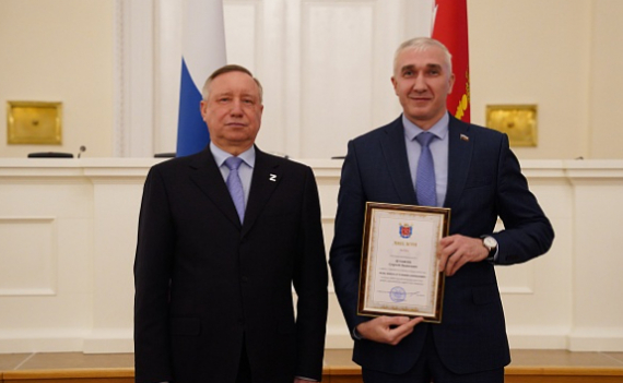 Губернатор Санкт-Петербурга вручил диплом первому проректору нашего института С.И. Шукшину