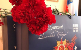 Юрий Намлиев в честь Дня Победы исполнил военную песню
