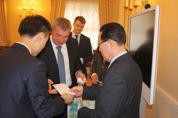 Игорь Албин на встрече с Чрезвычайным и Полномочным Послом Корейской Народно-Демократической Республики в Российской Федерации Ким Хён Чжуном